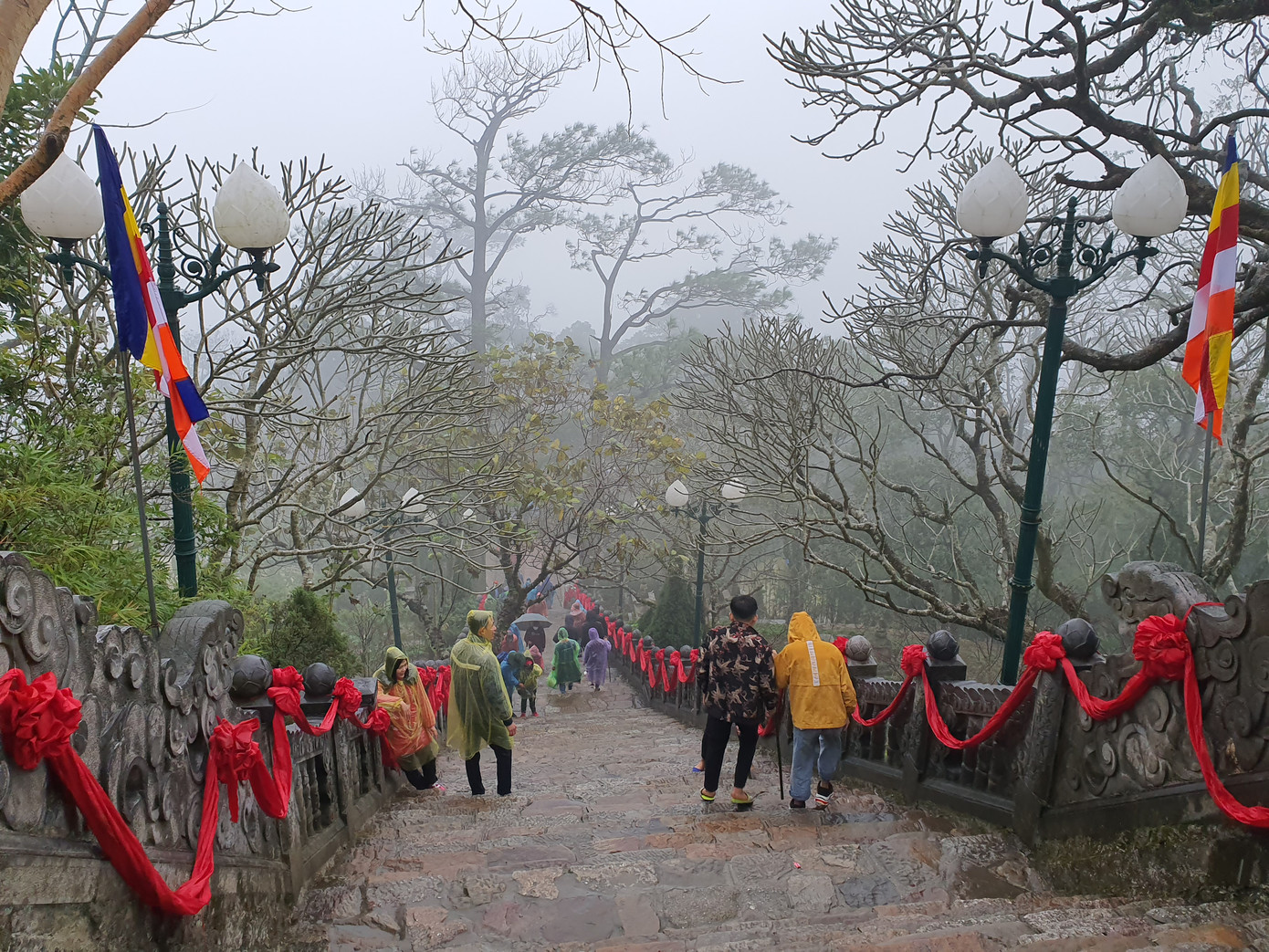 Những hình ảnh khác thường ở Yên Tử trước ngày khai hội ảnh 6