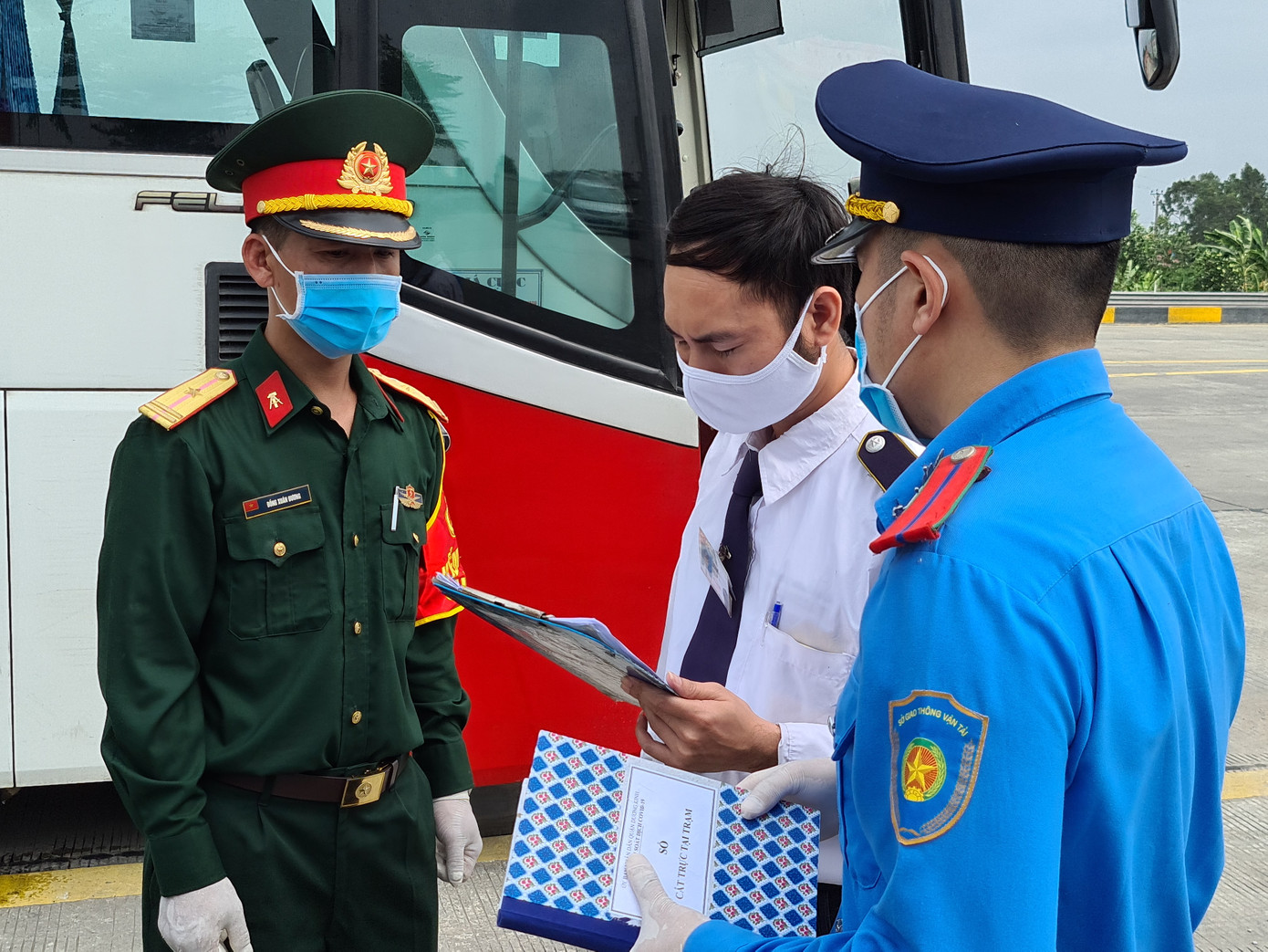 Ngày đầu hoạt động của 6 chốt đường bộ kiểm soát dịch COVID-19 ở Hải Phòng ảnh 9