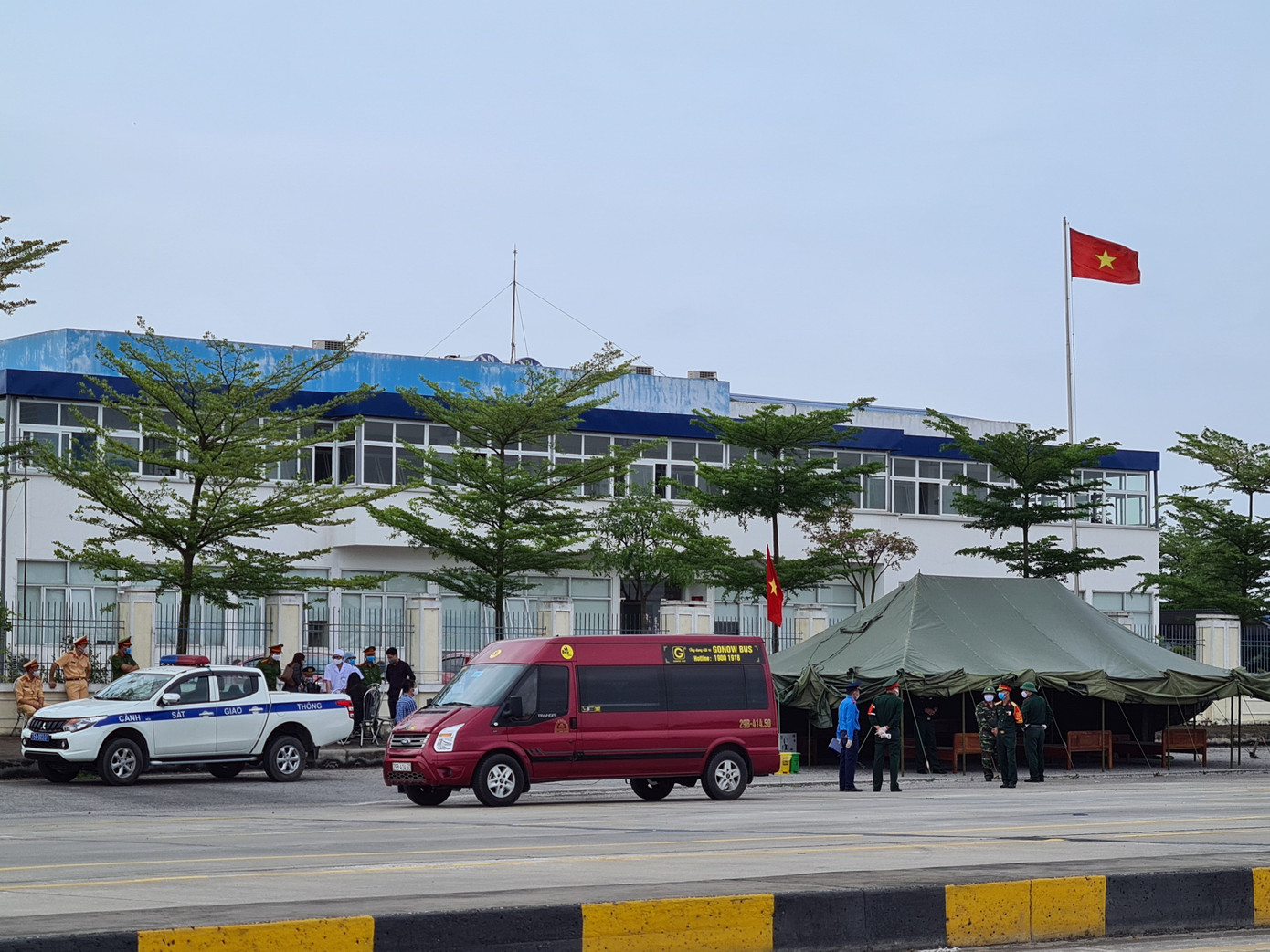 Ngày đầu hoạt động của 6 chốt đường bộ kiểm soát dịch COVID-19 ở Hải Phòng ảnh 11