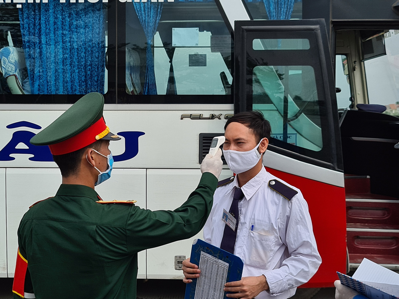 Ngày đầu hoạt động của 6 chốt đường bộ kiểm soát dịch COVID-19 ở Hải Phòng ảnh 3