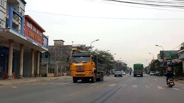 Tận thấy xe 'Hổ vồ' lộng hành trên quốc lộ 18 ảnh 6