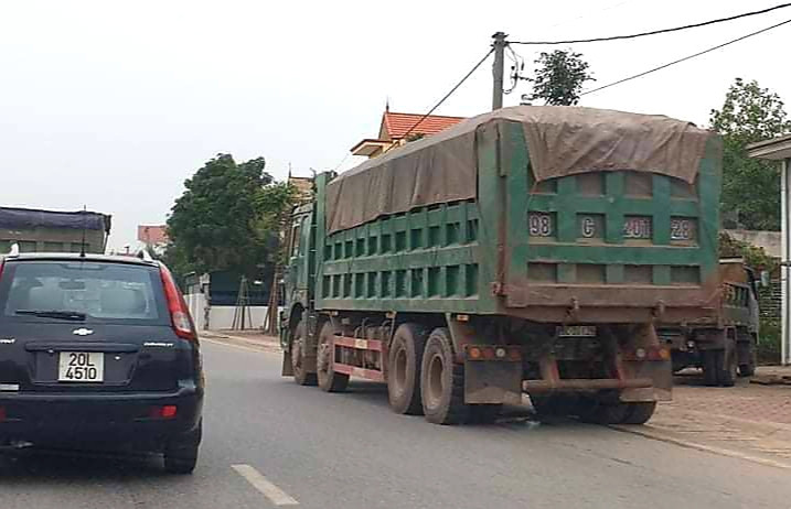 Tận thấy xe 'Hổ vồ' lộng hành trên quốc lộ 18 ảnh 4