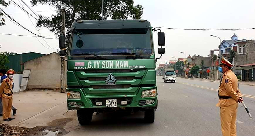 Tận thấy xe 'Hổ vồ' lộng hành trên quốc lộ 18 ảnh 8