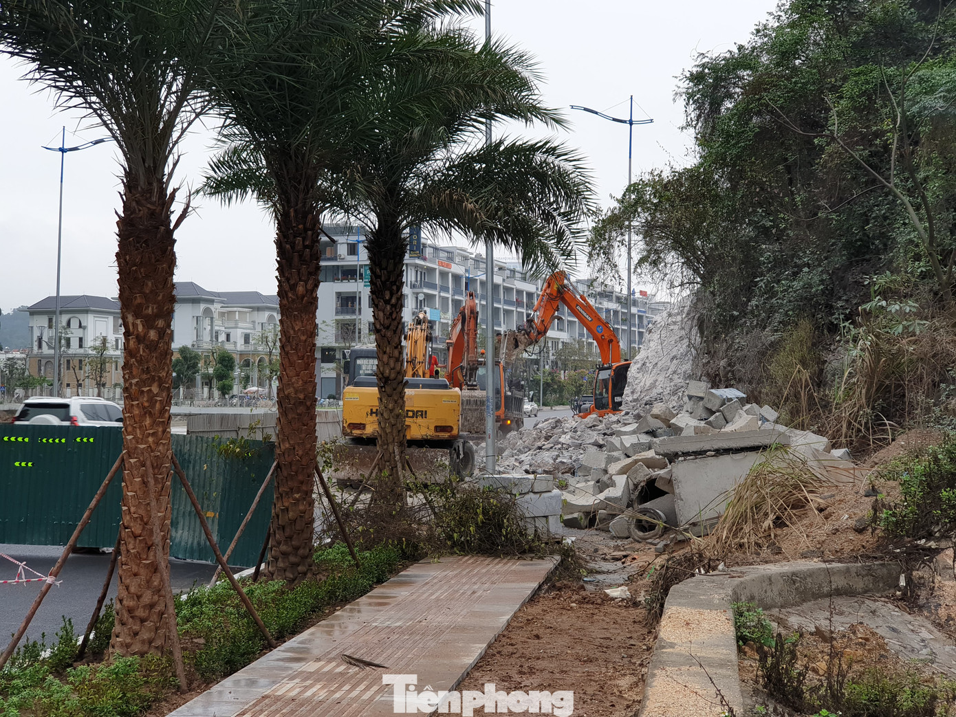 Phá núi đá thuộc quần thể di sản vịnh Hạ Long để mở đường ảnh 1