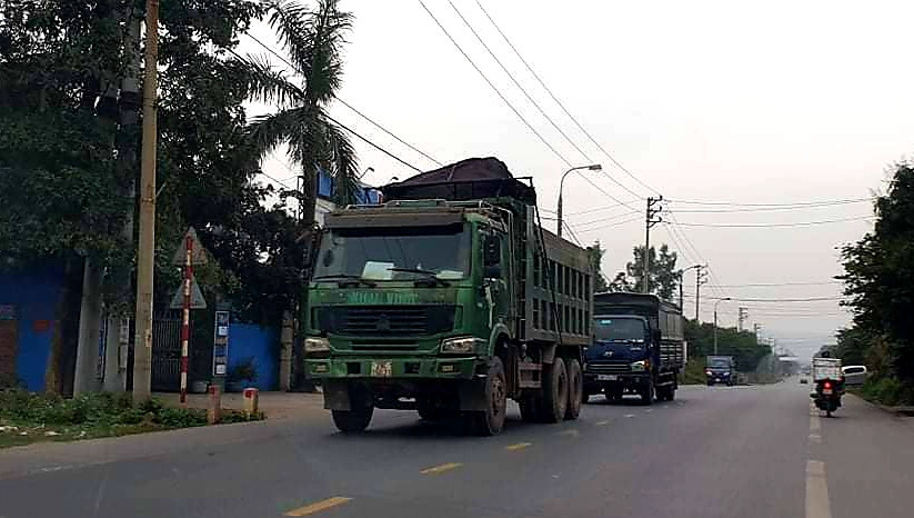 Tận thấy xe 'Hổ vồ' lộng hành trên quốc lộ 18 ảnh 10