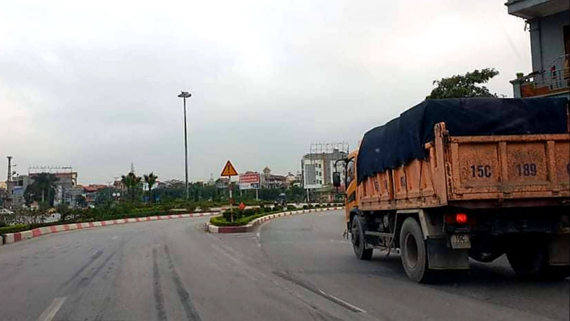 Tận thấy xe 'Hổ vồ' lộng hành trên quốc lộ 18 ảnh 11