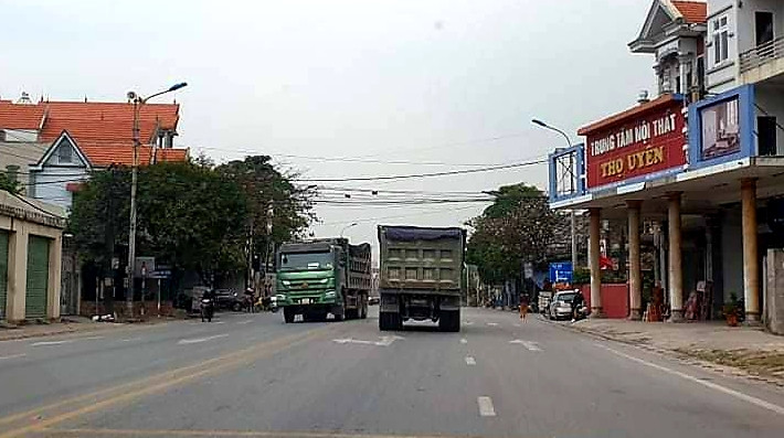 Tận thấy xe 'Hổ vồ' lộng hành trên quốc lộ 18 ảnh 2