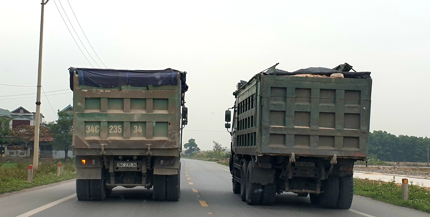 Tận thấy xe 'Hổ vồ' lộng hành trên quốc lộ 18 ảnh 3