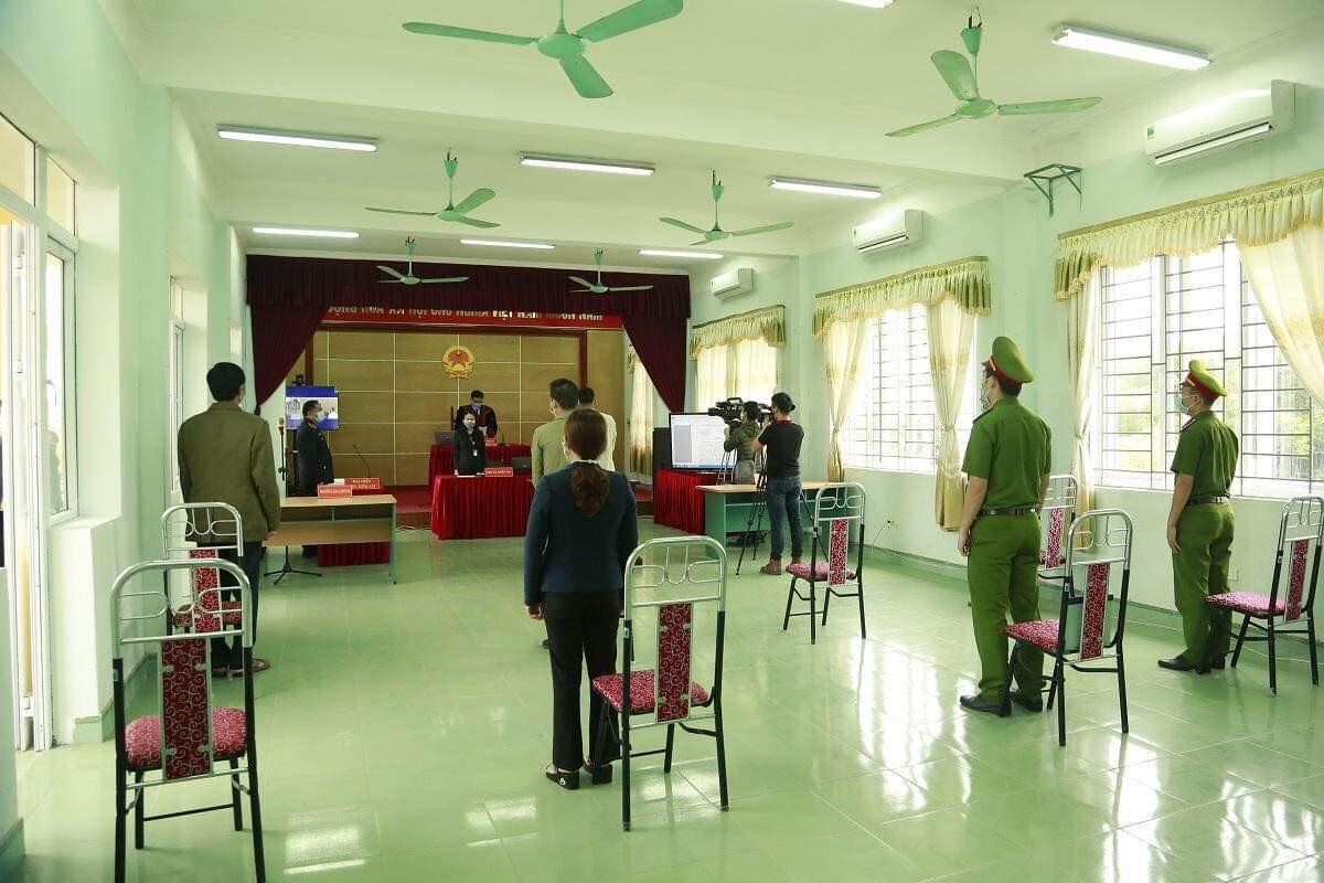 Đối tượng đánh bầm dập 2 cán bộ vì bị nhắc đeo khẩu trang nhận 9 tháng tù ảnh 2