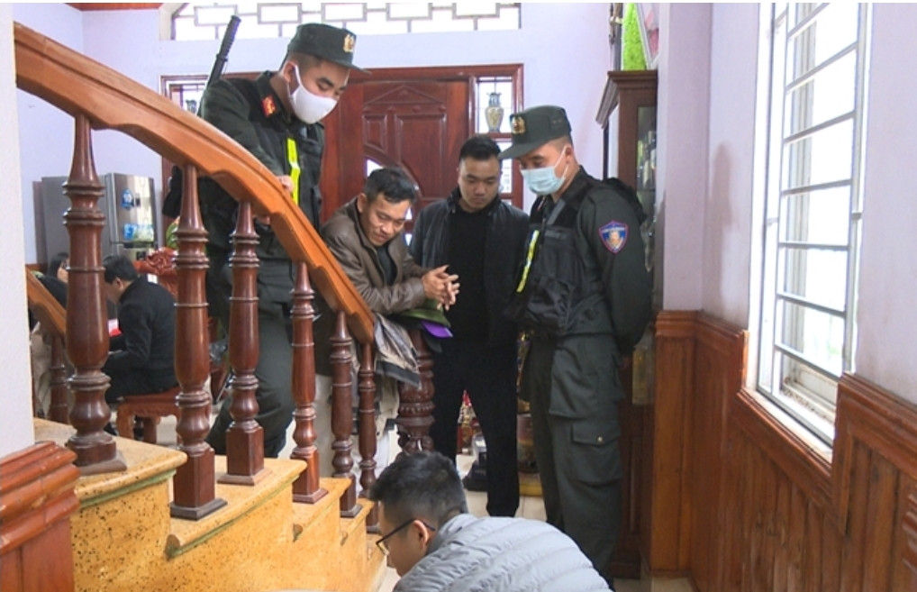 Bắt nhóm giang hồ thu tiền bảo kê hàng trăm tỷ tại vịnh Hạ Long ảnh 1