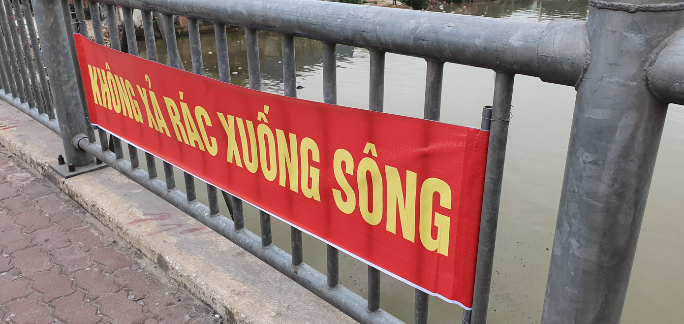 Sông ở Hải Phòng 'bội thực' rác sau khi đưa ông Táo về trời ảnh 9