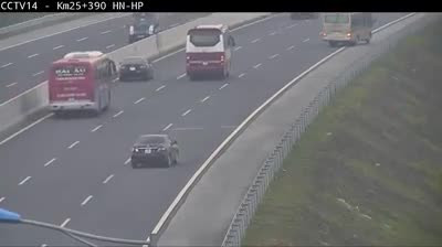 Phạt 1 triệu đồng đối với tài xế xe ô tô đi lùi 6km trên cao tốc ảnh 1