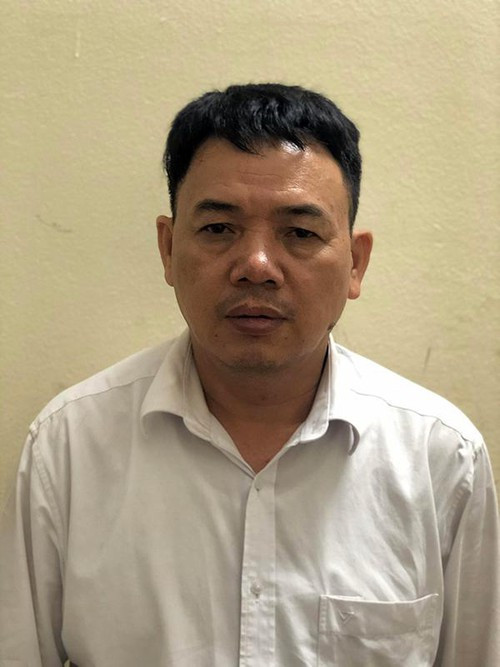 Dùng ô tô đón nhóm con bạc đi sát phạt ảnh 2