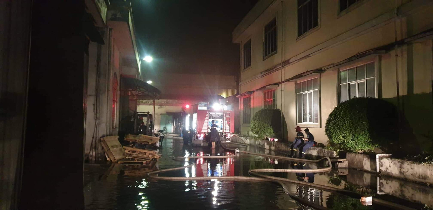 Cháy tại công ty đế giày, hơn 1.000 m2 nhà xưởng bị thiêu rụi ảnh 2