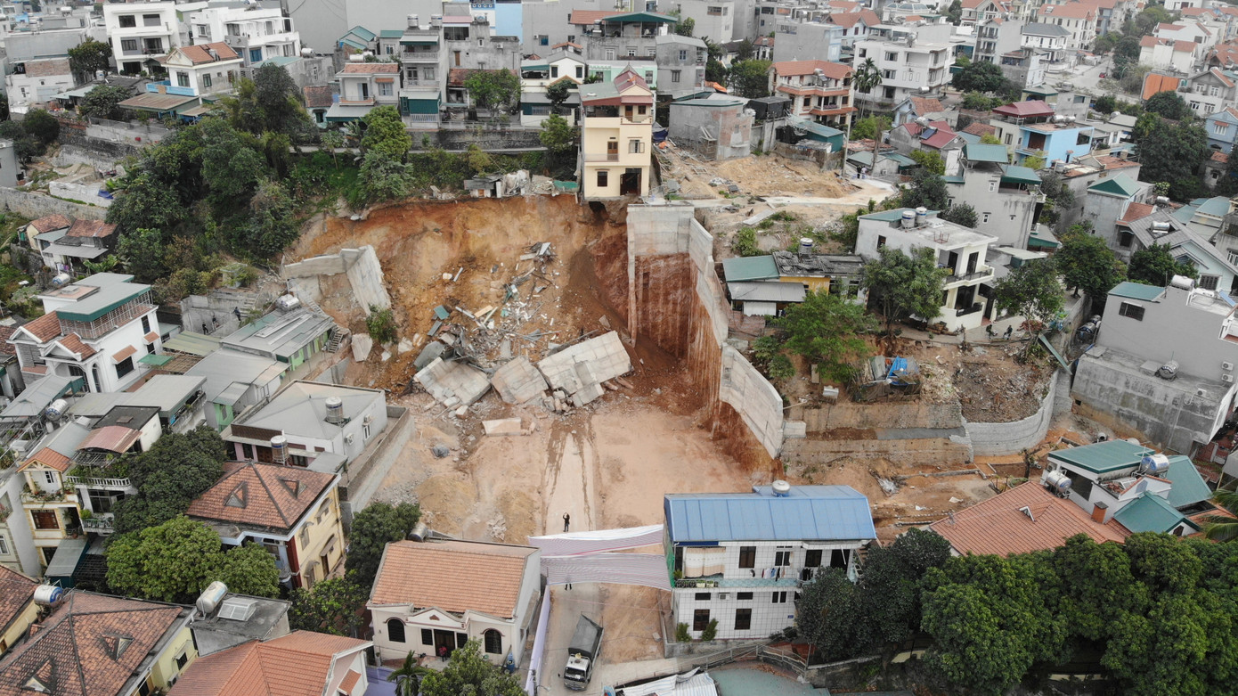 San gạt đất làm sập nhà, 16 hộ dân phải di dời khẩn cấp lúc nửa đêm ảnh 3