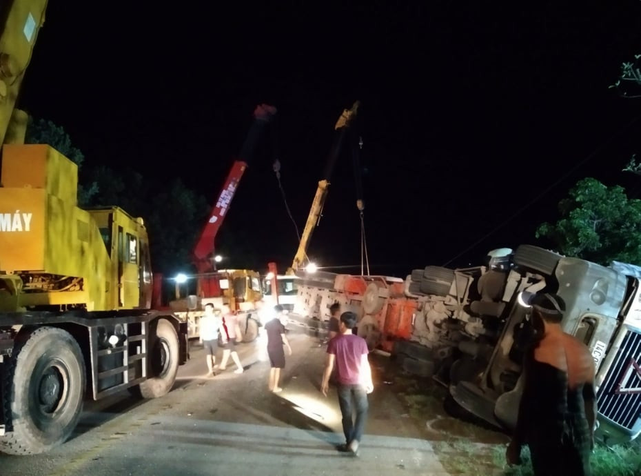 Khởi tố tài xế xe container đè bẹp xe khách làm 3 người chết ảnh 1