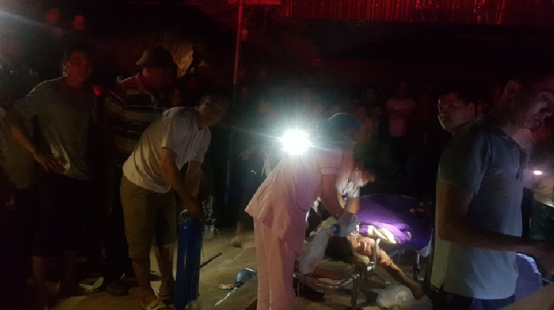 Xe tải trượt bánh đè sập nhà tạm, 2 mẹ con tử vong ảnh 1