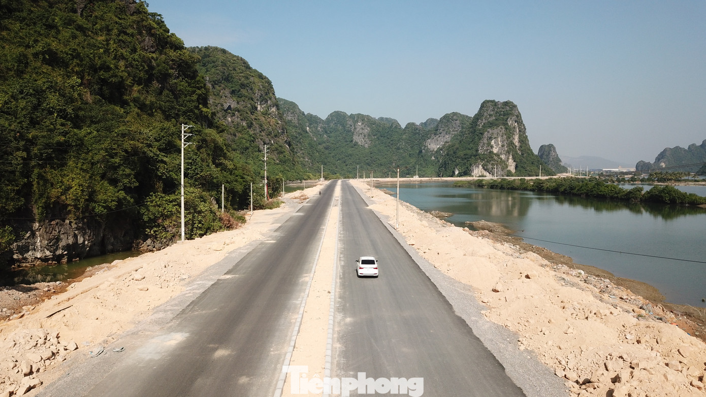 Trên công trường thi công đường bao biển hơn 2.000 tỷ nối TP Hạ Long - Cẩm Phả ảnh 3