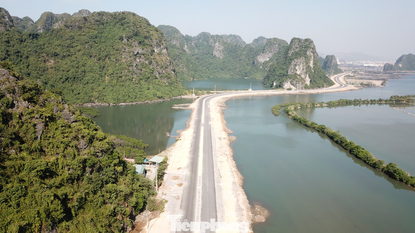 Trên công trường thi công đường bao biển hơn 2.000 tỷ nối TP Hạ Long - Cẩm Phả ảnh 2