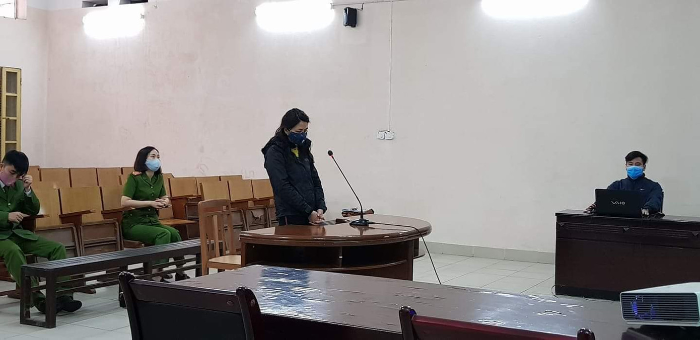 Người phụ nữ từ chối đo thân nhiệt, giật khẩu trang, tát công an lãnh án 6 tháng tù treo ảnh 1