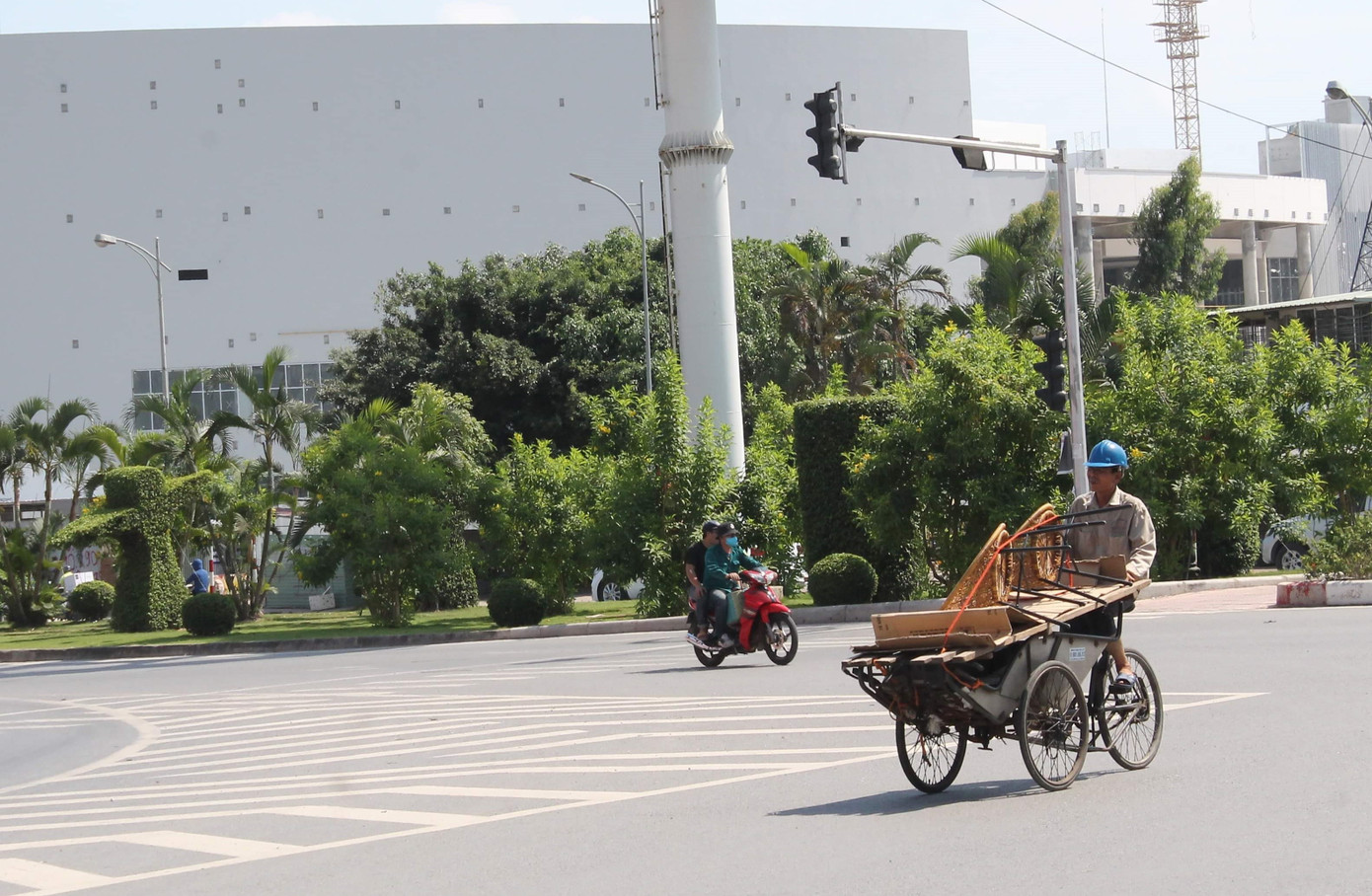 Người Hải Phòng đội nắng mưu sinh giữa trời nắng như đổ lửa ảnh 1