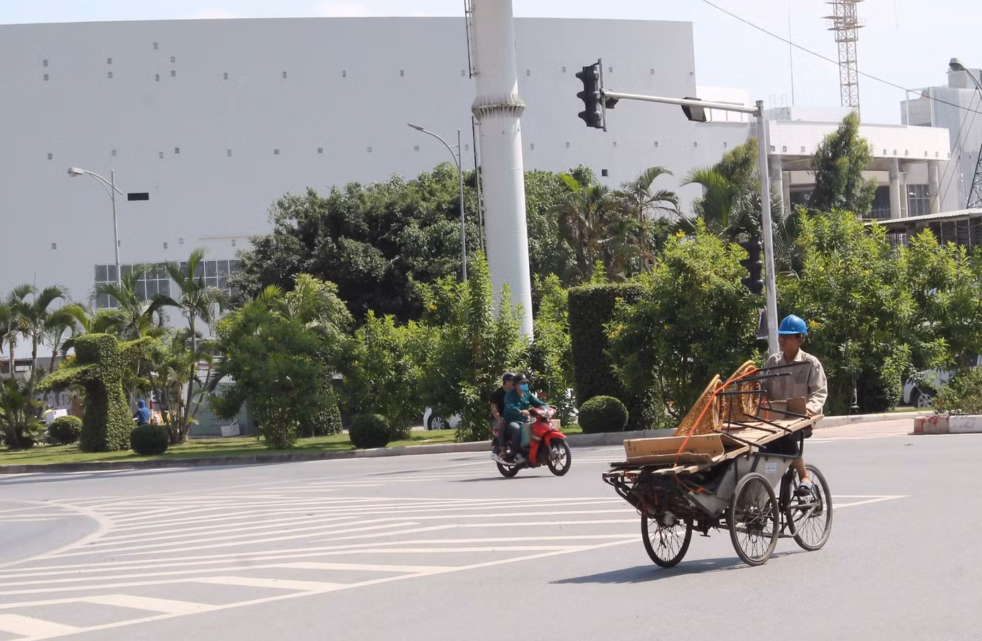 Người Hải Phòng đội nắng mưu sinh giữa trời nắng như đổ lửa ảnh 1