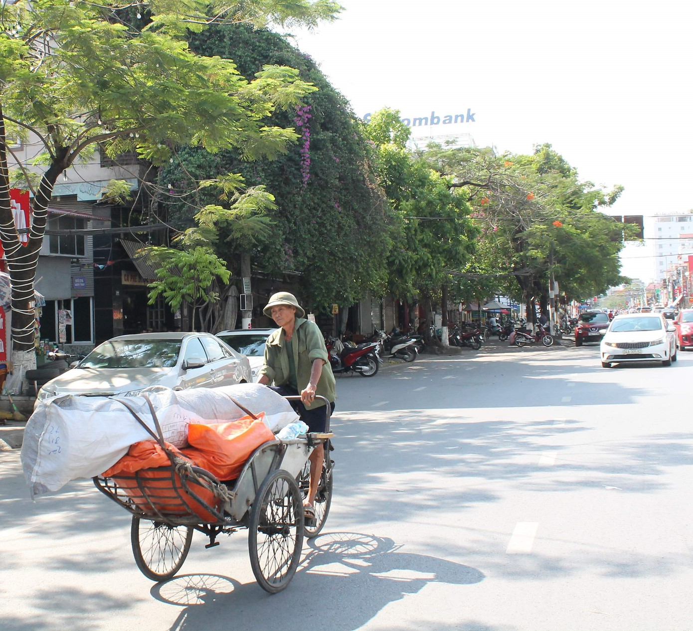 Người Hải Phòng đội nắng mưu sinh giữa trời nắng như đổ lửa ảnh 7