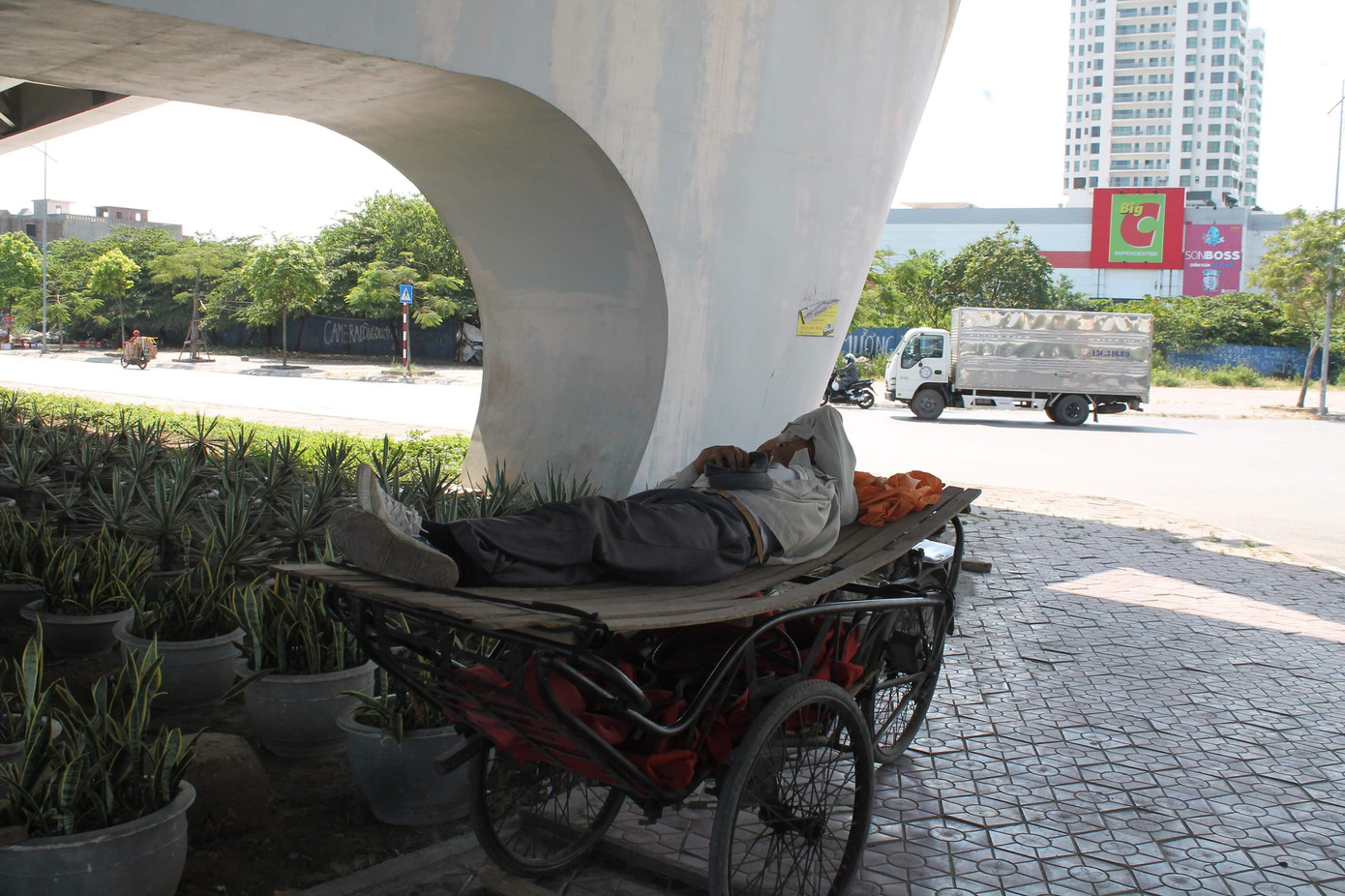 Người Hải Phòng đội nắng mưu sinh giữa trời nắng như đổ lửa ảnh 10