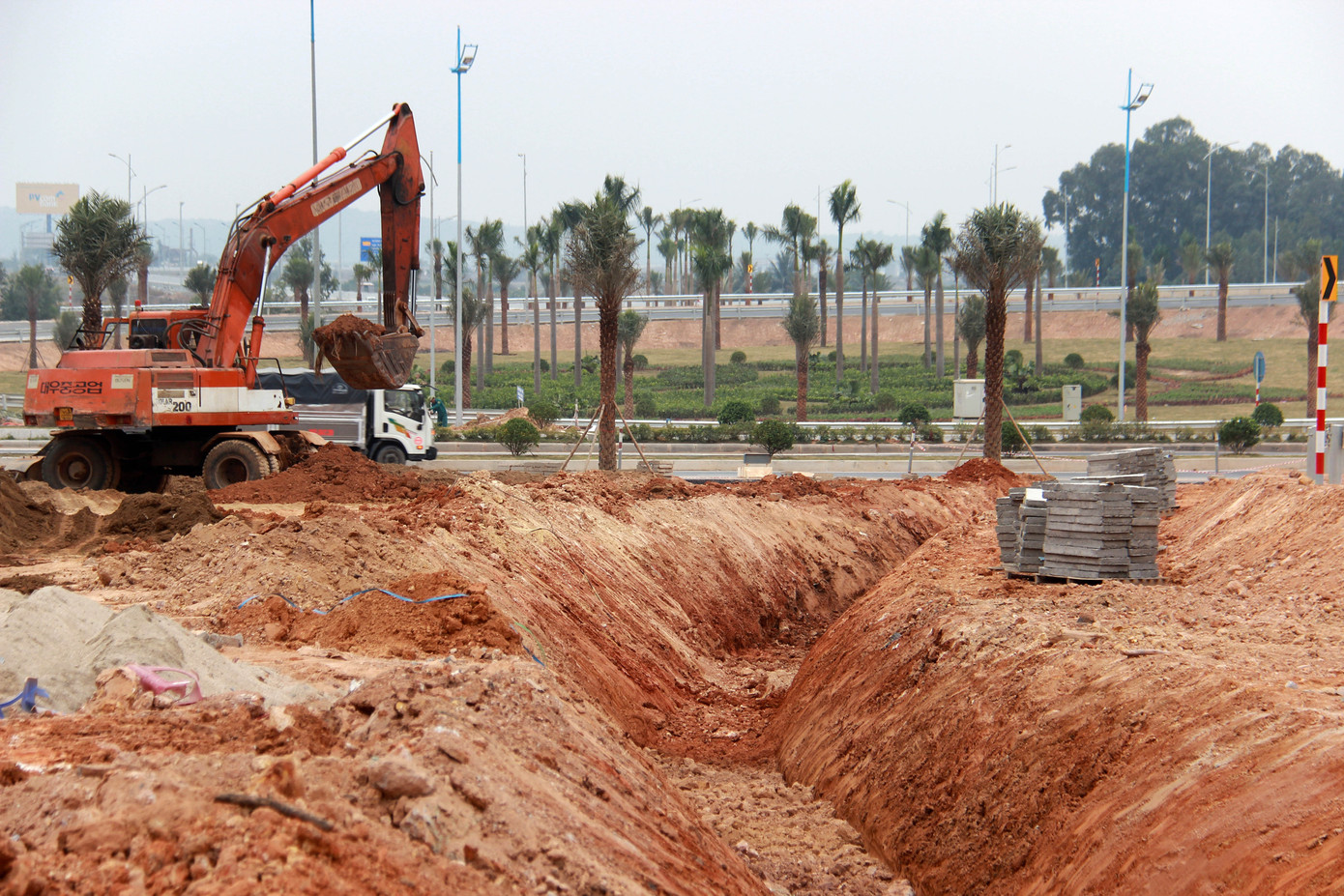 Cận cảnh nút giao thông hơn 400 tỷ sắp hoàn thành nơi cửa ngõ Hạ Long ảnh 6