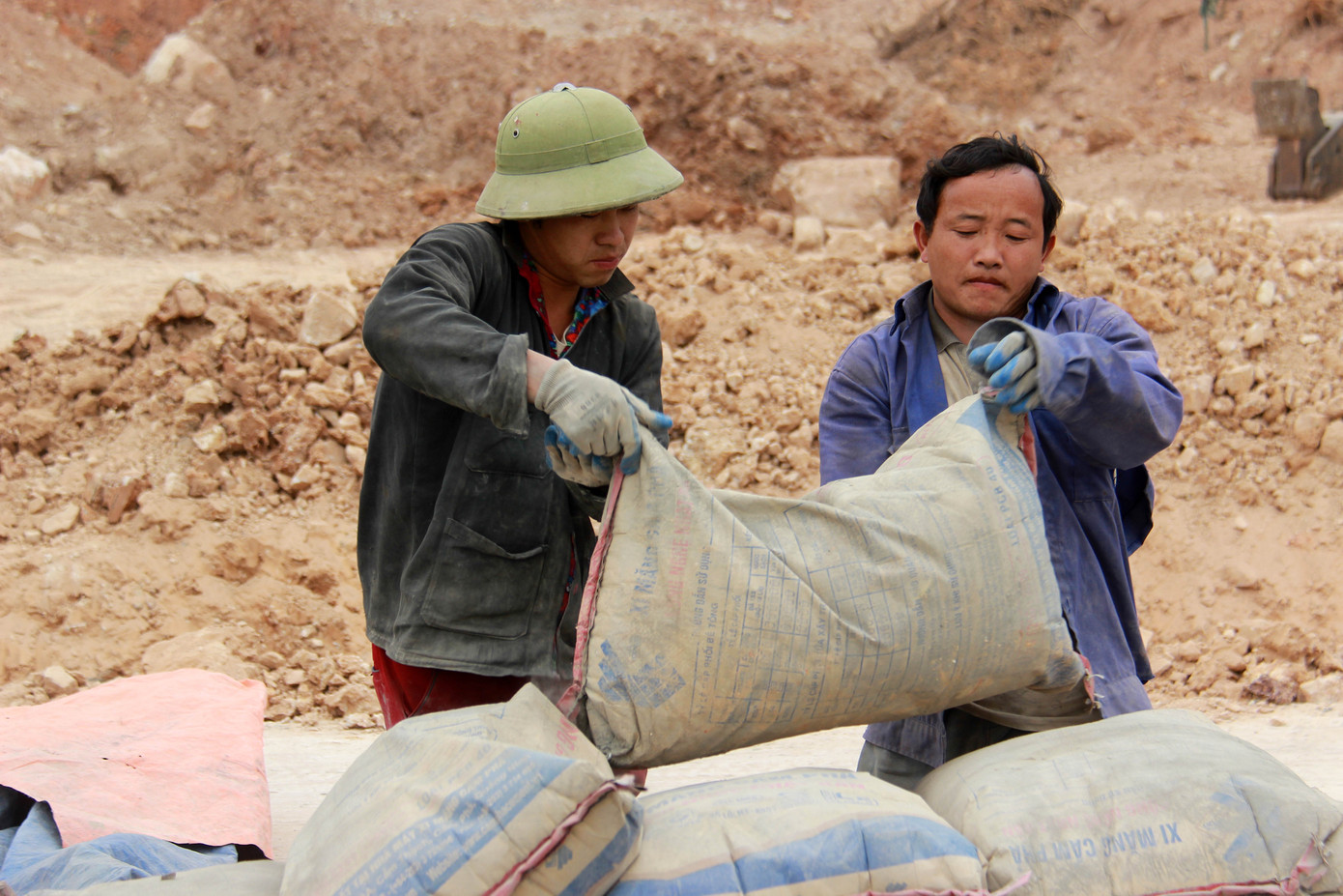 Cận cảnh nút giao thông hơn 400 tỷ sắp hoàn thành nơi cửa ngõ Hạ Long ảnh 7