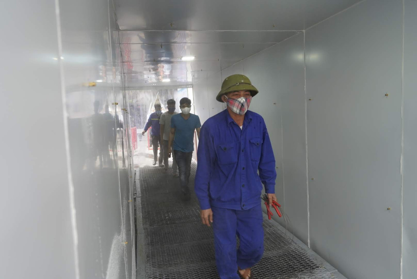 Công ty than chế tạo buồng khử khuẩn công suất 'khủng' cho công nhân ảnh 8