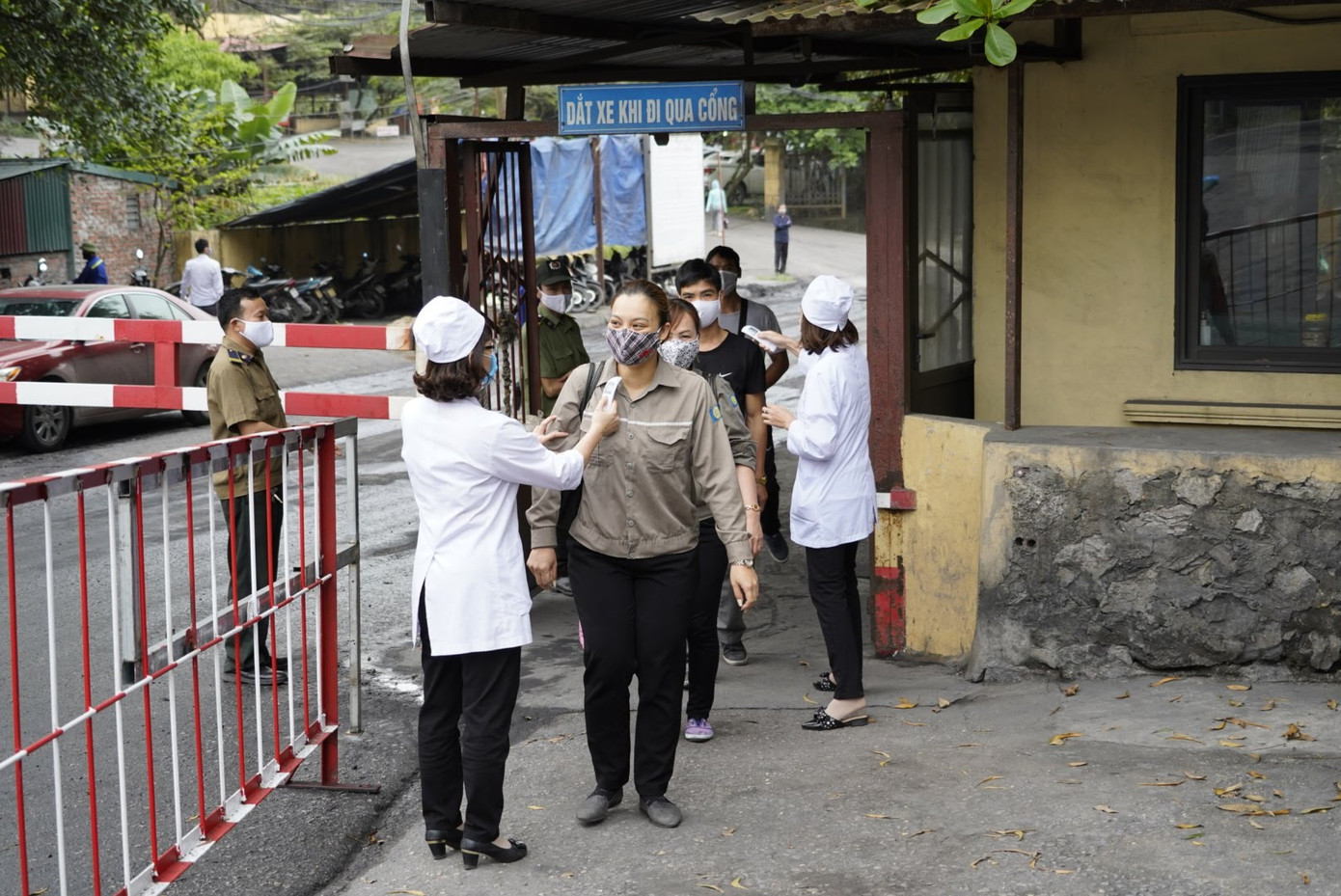 Công ty than chế tạo buồng khử khuẩn công suất 'khủng' cho công nhân ảnh 2