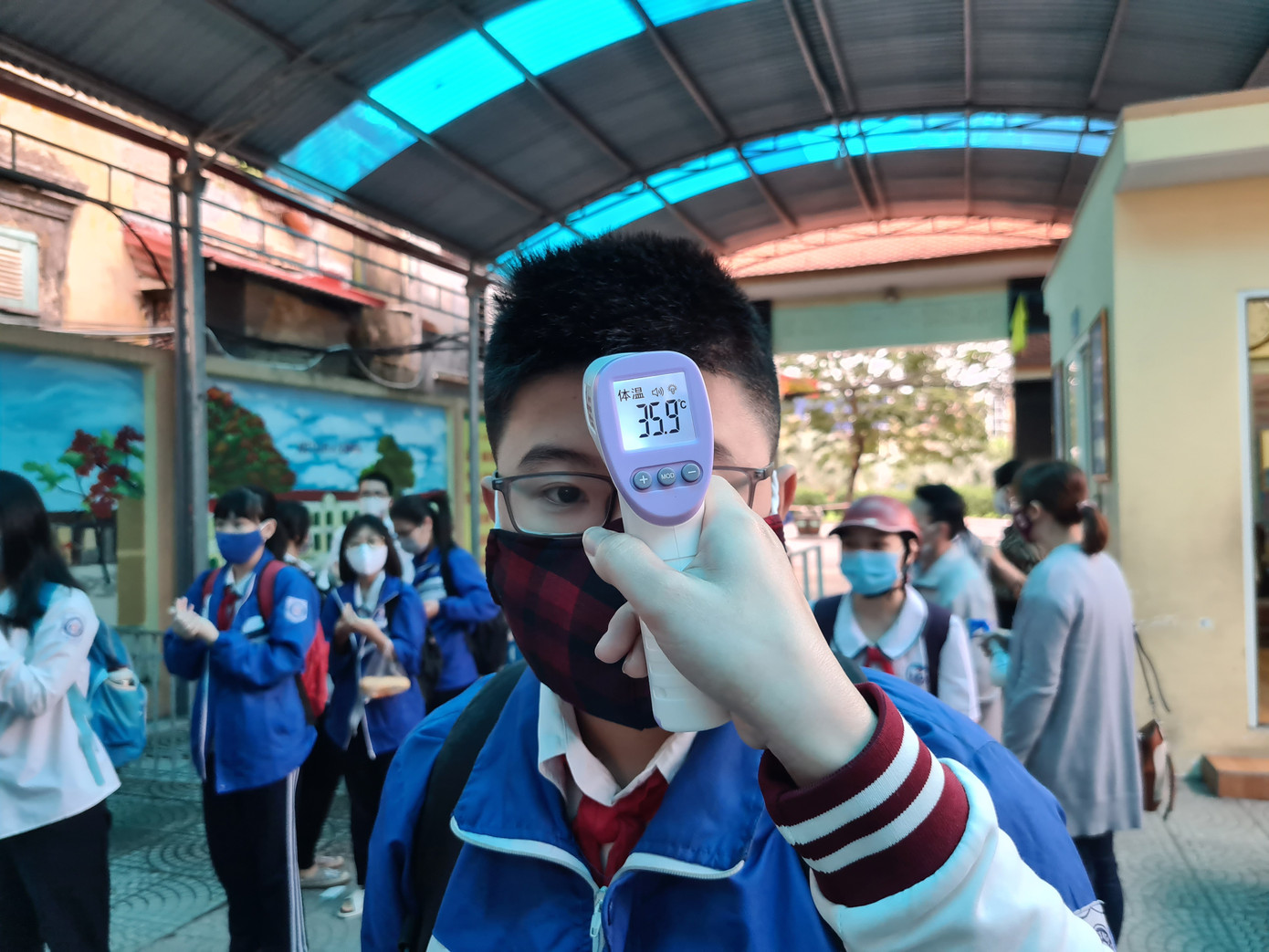 Ngày đầu học sinh Hải Phòng quay trở lại trường học ảnh 4