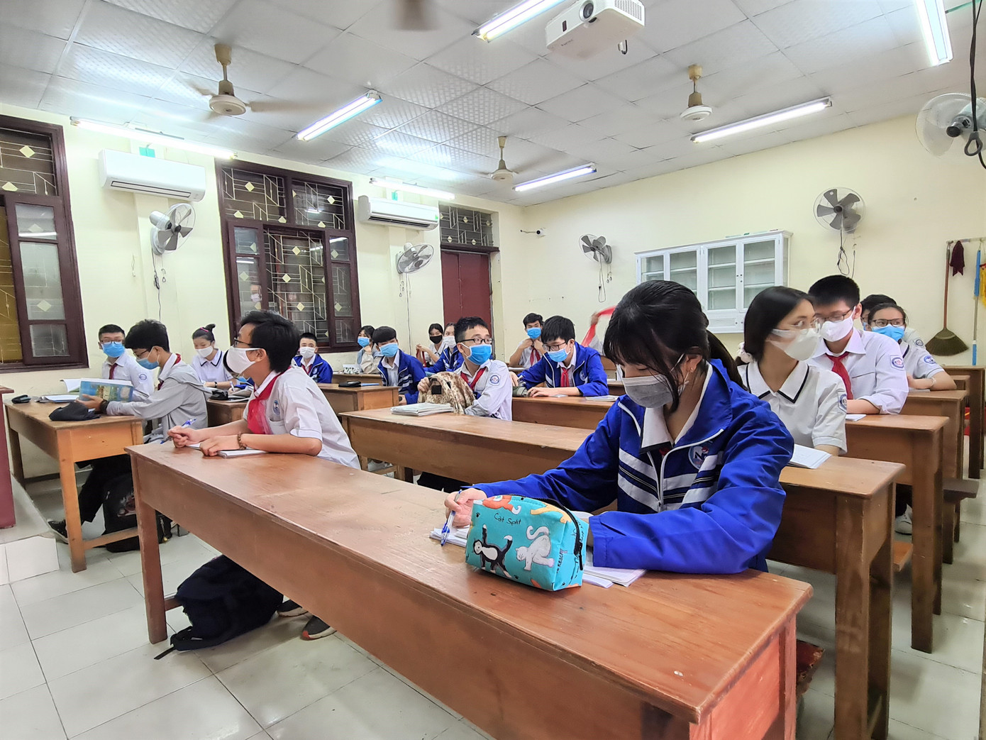 Ngày đầu học sinh Hải Phòng quay trở lại trường học ảnh 1