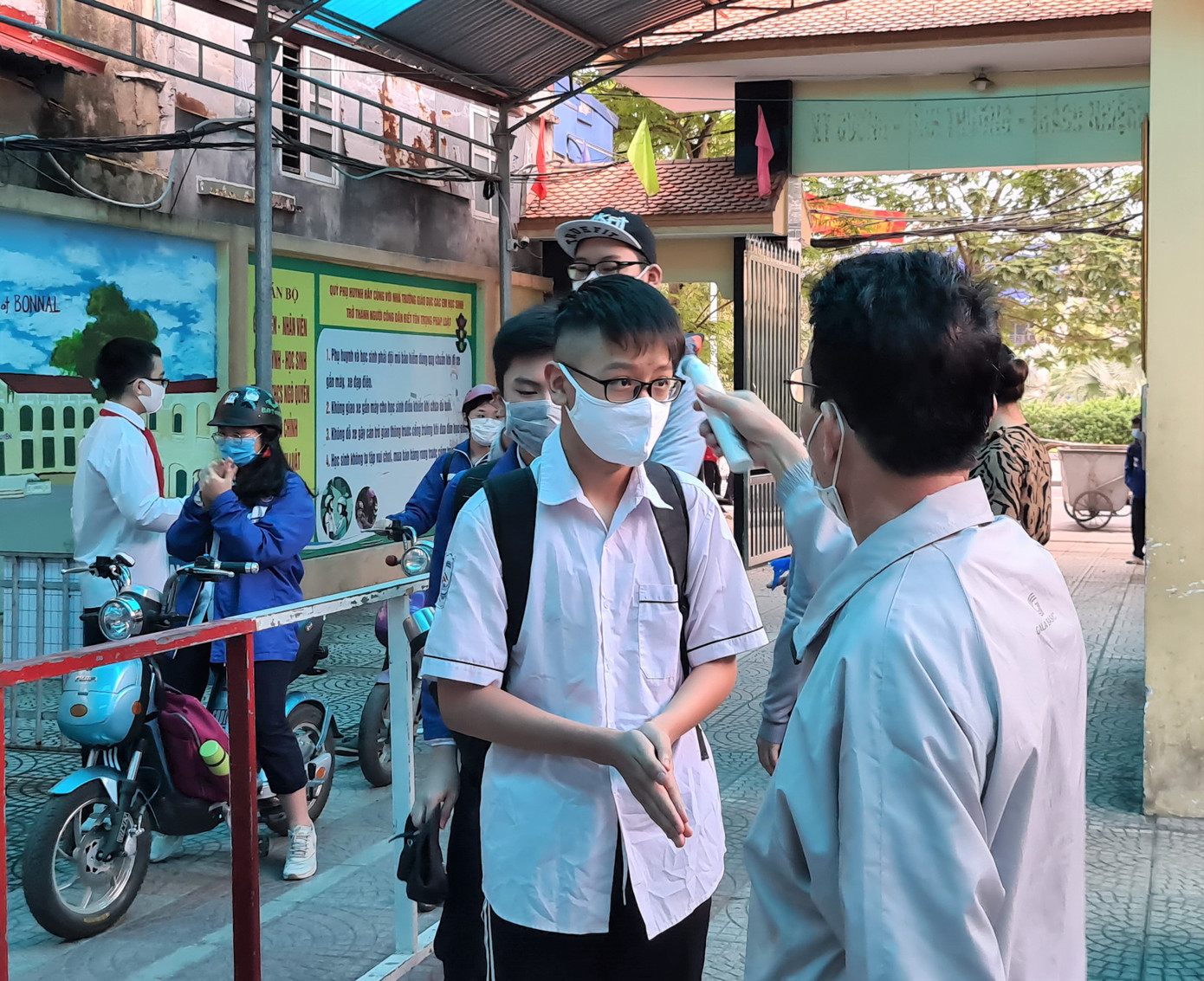 Ngày đầu học sinh Hải Phòng quay trở lại trường học ảnh 2