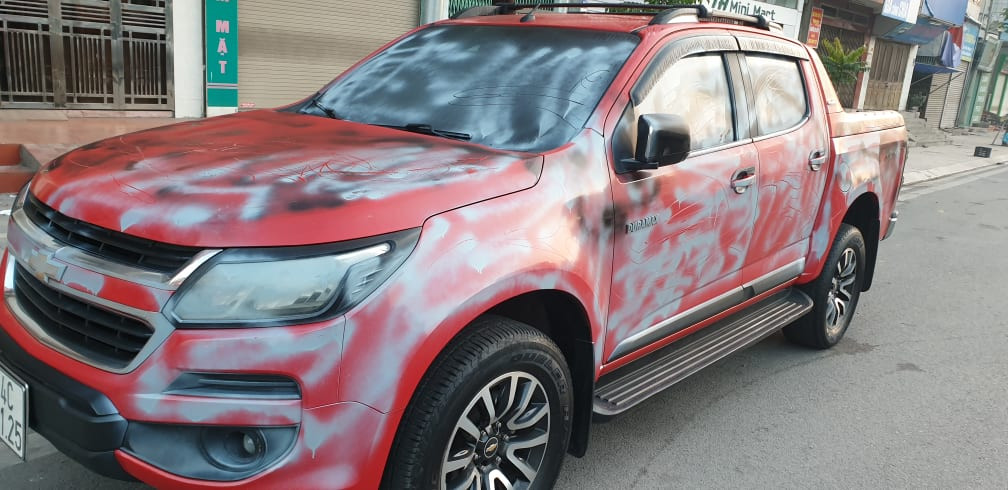 Một nhà báo bị kẻ xấu “khủng bố” phá hoại xe ảnh 1