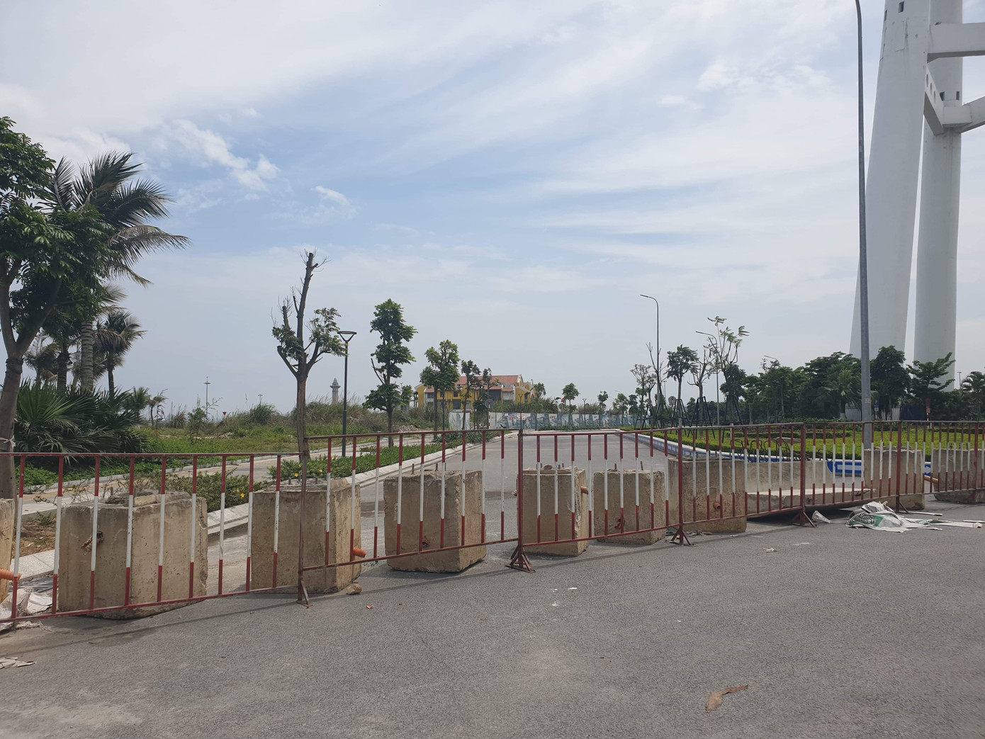 Quảng Ninh không bóng du khách trong ngày đầu nghỉ lễ 30/4 ảnh 2