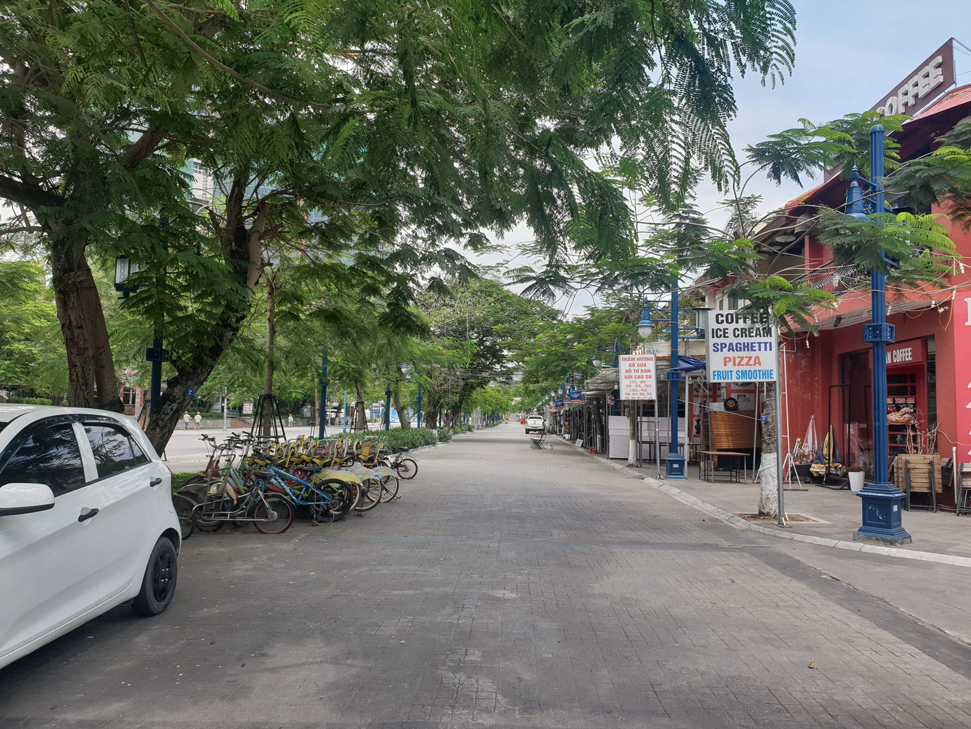 Quảng Ninh không bóng du khách trong ngày đầu nghỉ lễ 30/4 ảnh 3