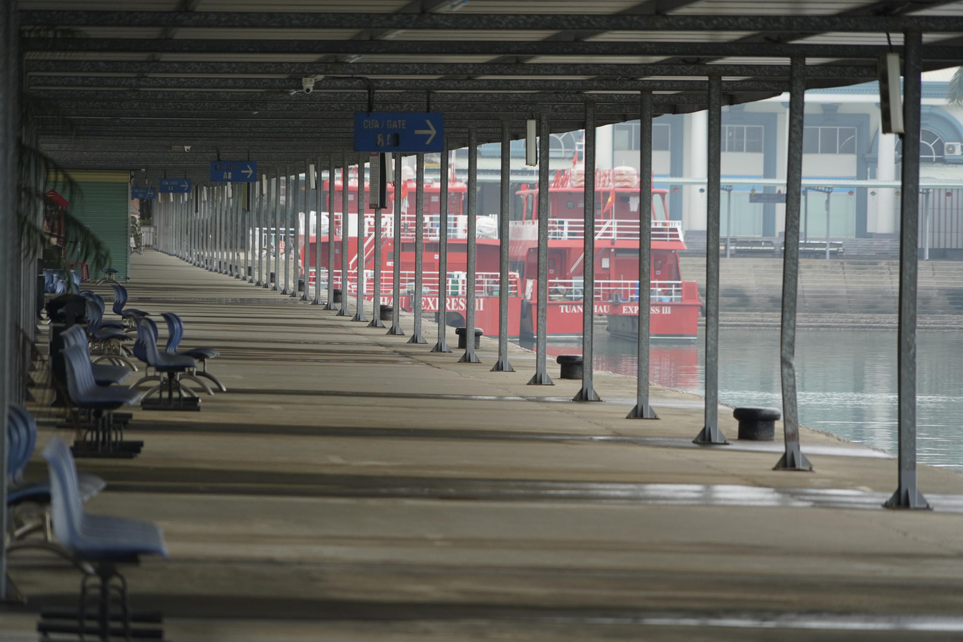 Mở cửa du lịch nội tỉnh, Hạ Long vẫn 'vắng như chùa bà Đanh' ảnh 1