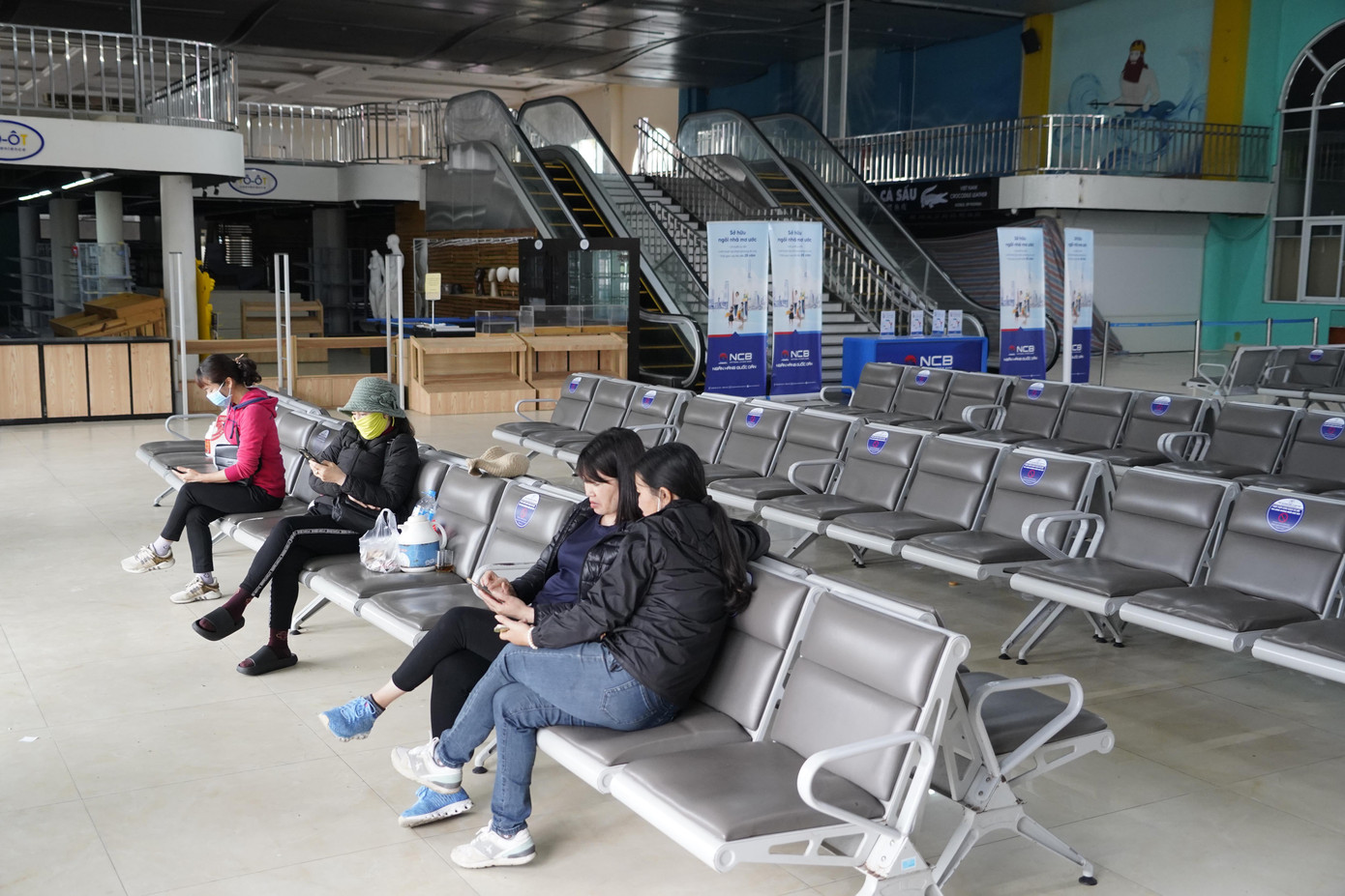 Mở cửa du lịch nội tỉnh, Hạ Long vẫn 'vắng như chùa bà Đanh' ảnh 3