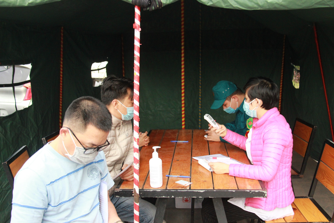 Nhìn gần các chốt kiểm dịch ở cửa ngõ thành phố Hạ Long ảnh 6