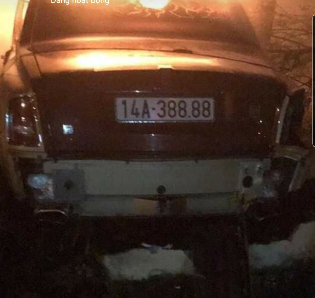 Rolls-Royce Phantom độc nhất Việt Nam bốc cháy ngùn ngụt trong đêm ảnh 2