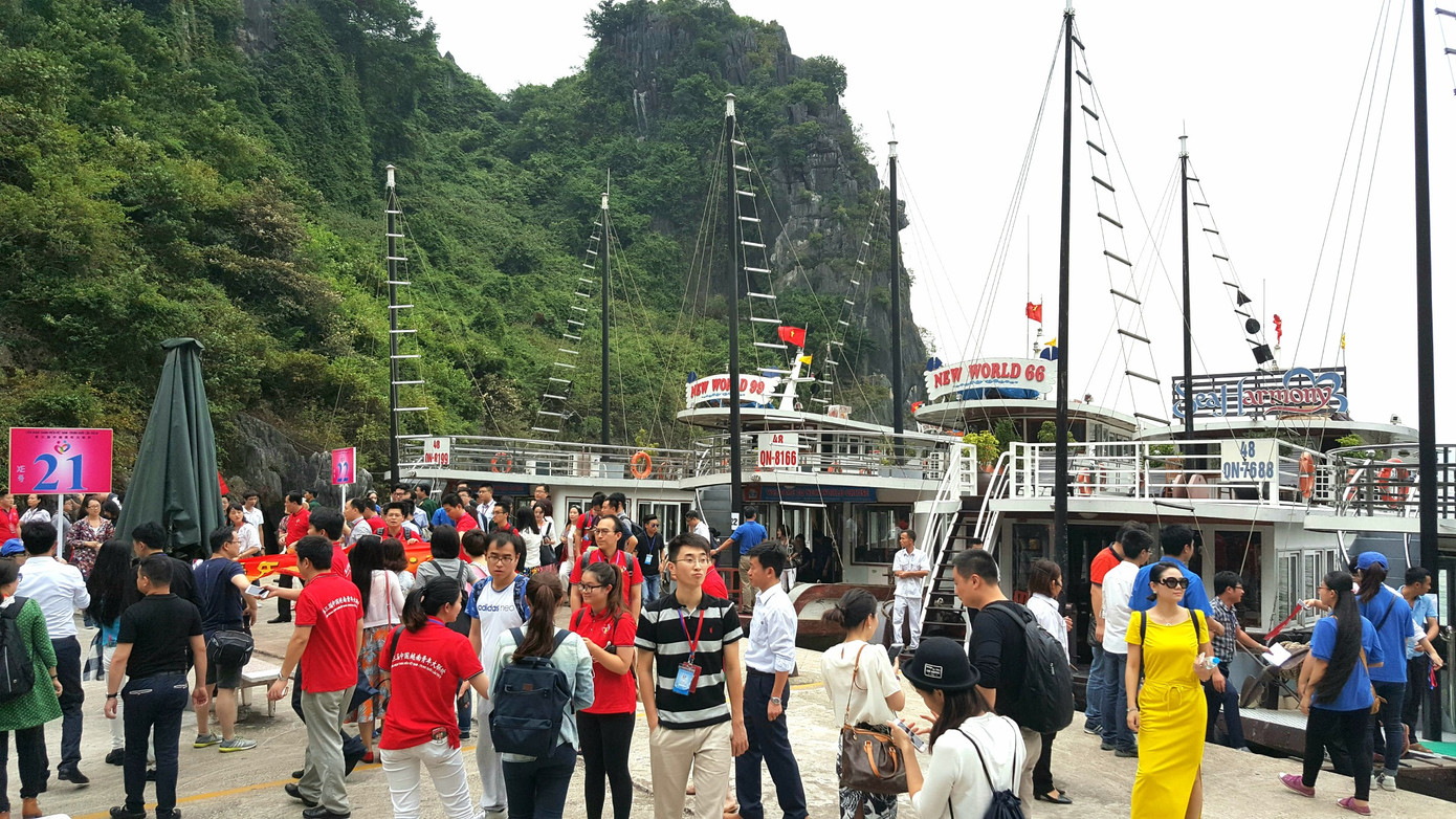 Vịnh Hạ Long: Phí liên tục tăng 'ngất ngưởng', chất lượng dịch vụ 'giậm chân' ảnh 2