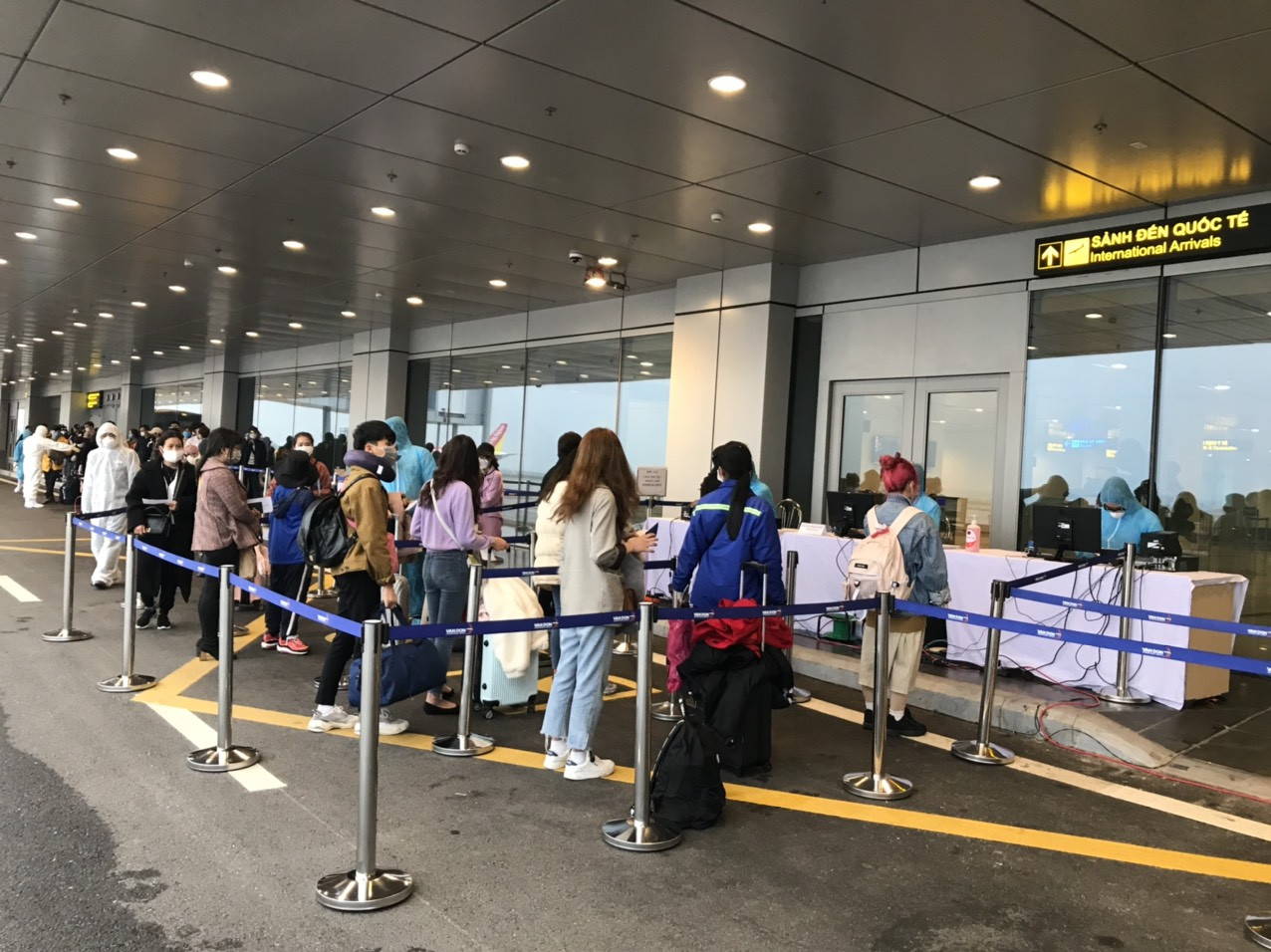 Quảng Ninh tiếp nhận và cách ly hơn 400 người trở về từ Hàn Quốc ảnh 4