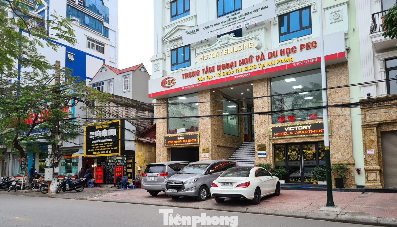 Vỉa hè nhiều tuyến phố ở Hải Phòng bị chiếm dụng, làm nơi đỗ xe ảnh 4