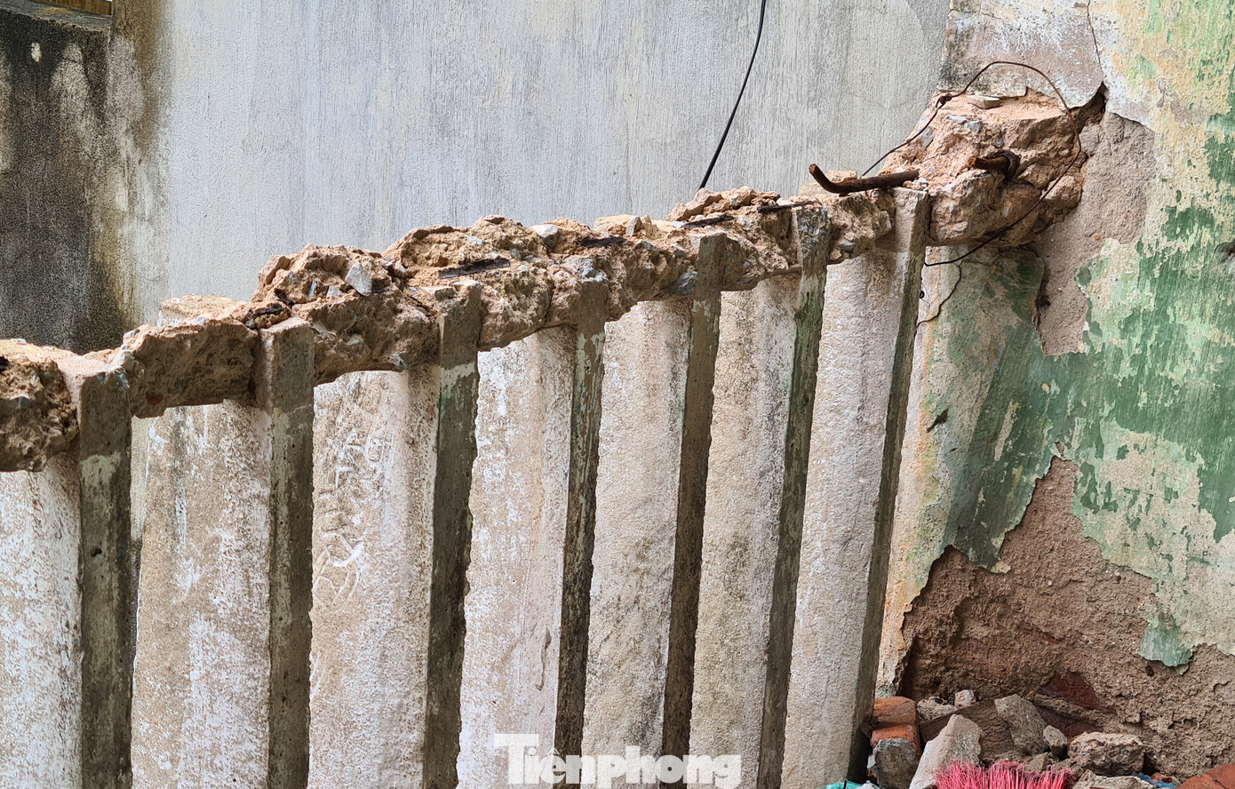 Cận cảnh tòa chung cư 'chờ sập', phải di dân khẩn cấp ở Hải Phòng ảnh 6