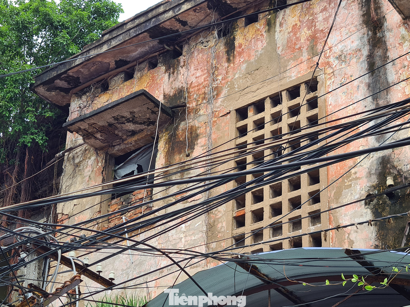 Cận cảnh tòa chung cư 'chờ sập', phải di dân khẩn cấp ở Hải Phòng ảnh 8