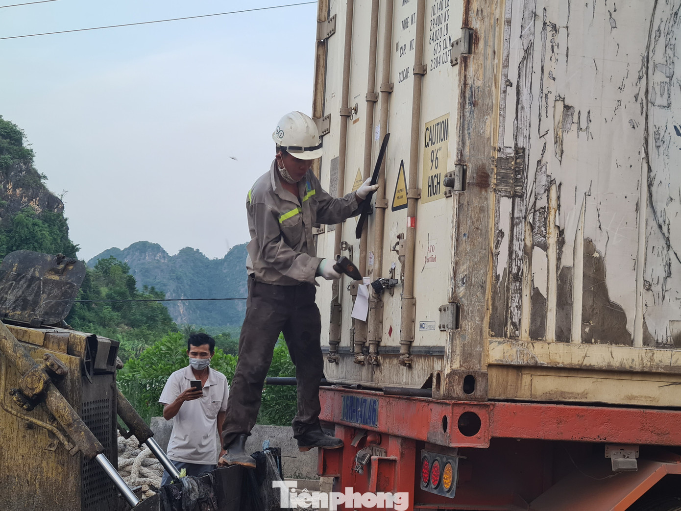 Tiêu hủy 24 tấn nội tạng, tai lưỡi lợn nhiễm dịch tả châu Phi ảnh 2