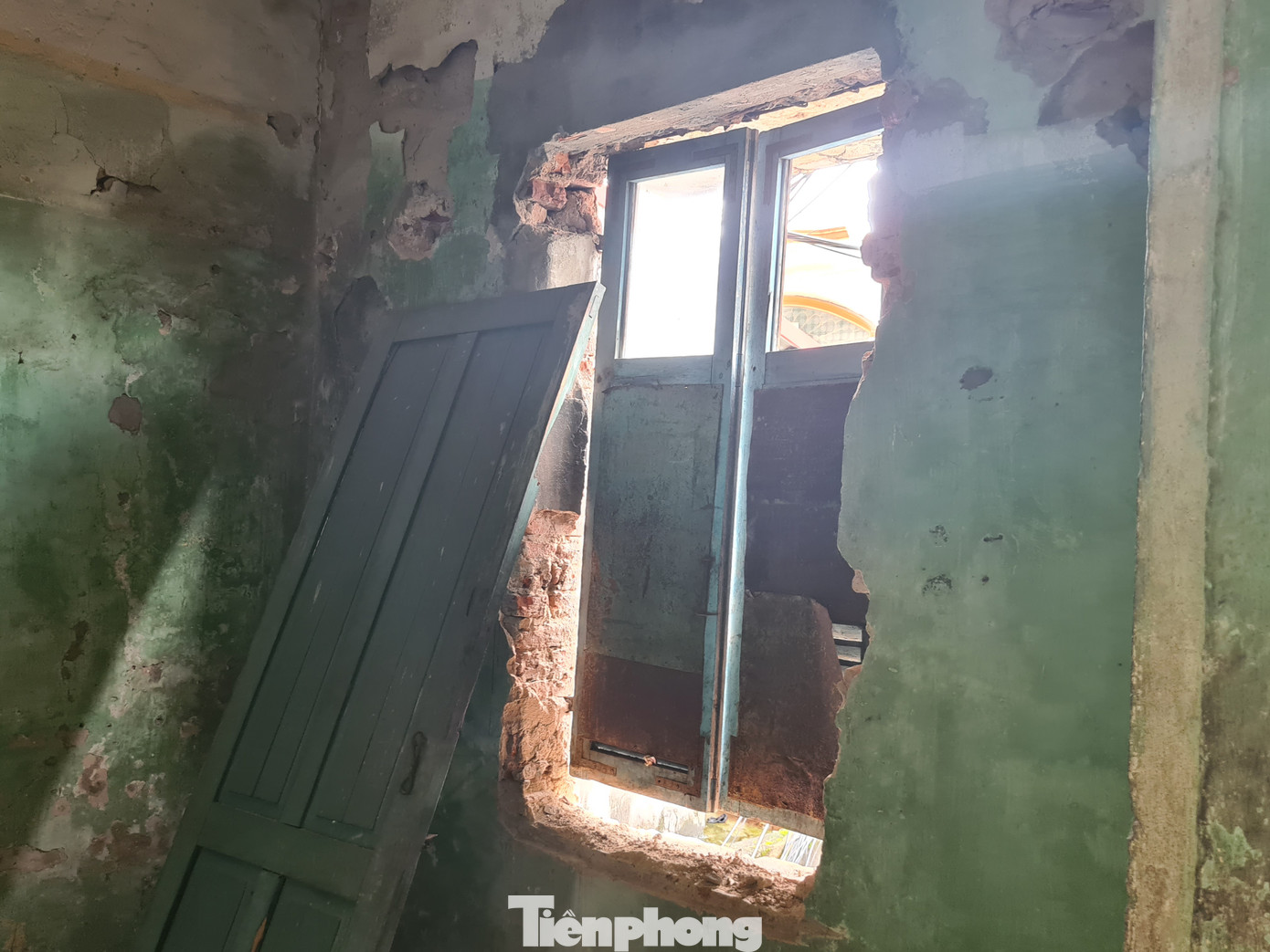 Cận cảnh tòa chung cư 'chờ sập', phải di dân khẩn cấp ở Hải Phòng ảnh 10