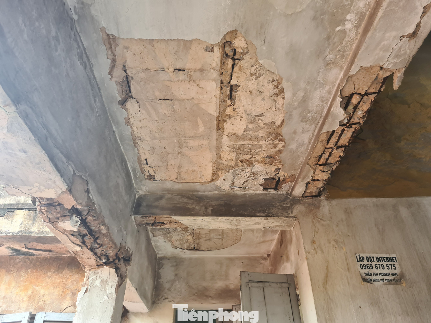 Cận cảnh tòa chung cư 'chờ sập', phải di dân khẩn cấp ở Hải Phòng ảnh 11